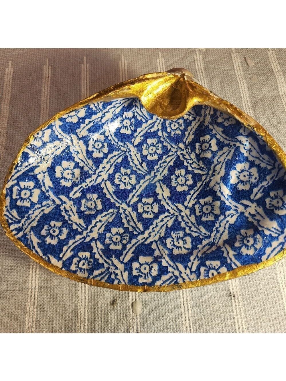 DECOUPAGE CLAM SHELL DECOUPAGE BLUE PATTERN ON A CLAM SHELL TRINKET DISH - Picture 4 of 11